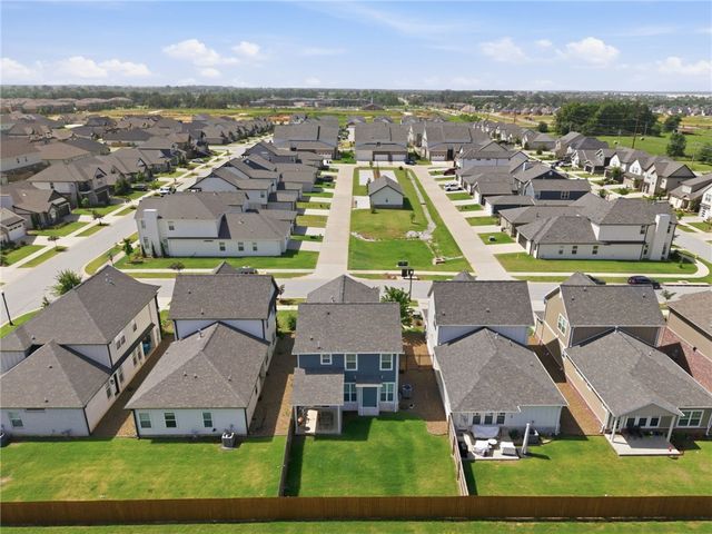 2810 Grandshire Avenue, Bentonville, AR 72713
