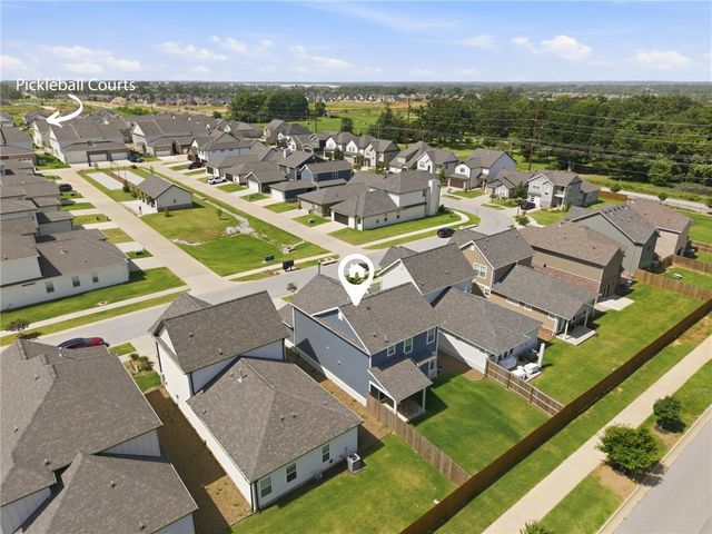 2810 Grandshire Avenue, Bentonville, AR 72713