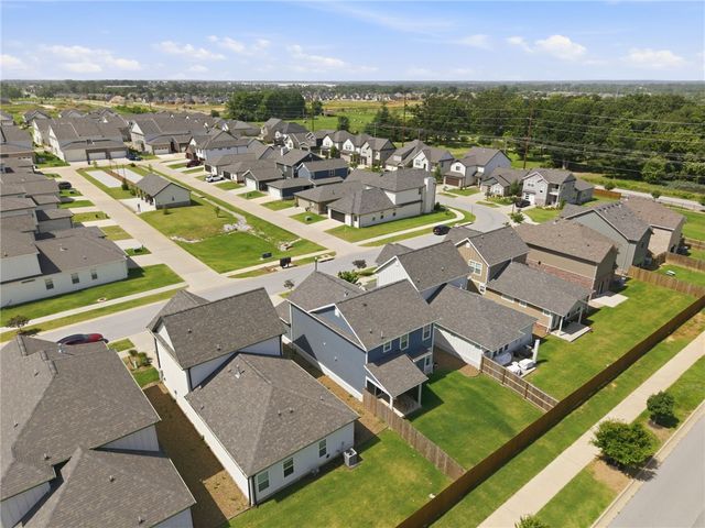 2810 Grandshire Avenue, Bentonville, AR 72713