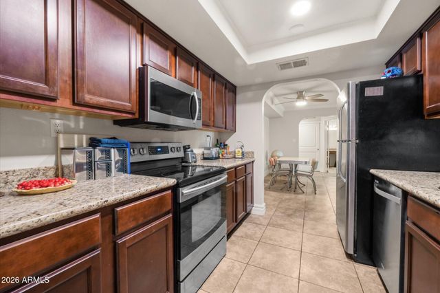 3825 E CAMELBACK Road 214, Phoenix, AZ 85018