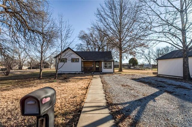 608 N Madison Street, Spring Hill, KS 66083