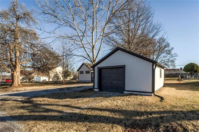 608 N Madison Street, Spring Hill, KS 66083