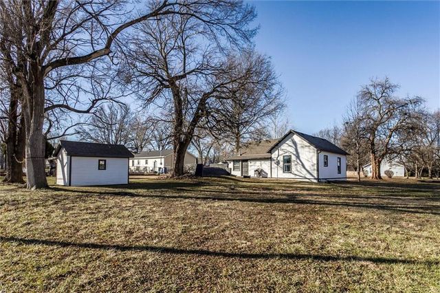 608 N Madison Street, Spring Hill, KS 66083
