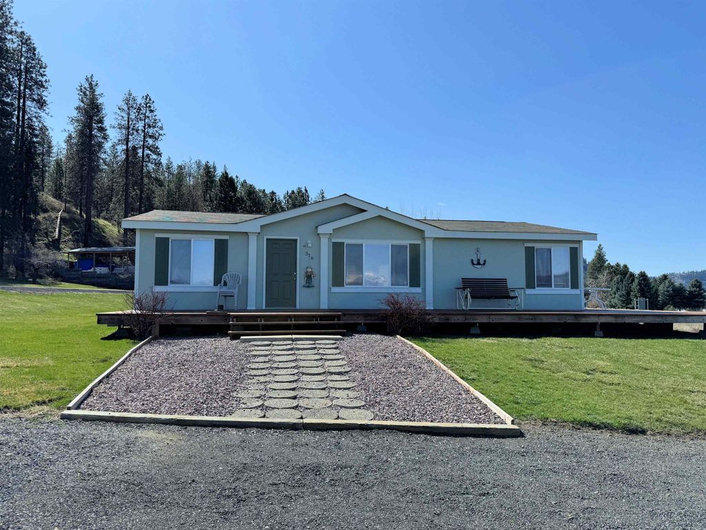 316 Airport Loop, Seven Bays, WA 99122