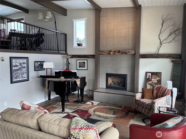 196 Lake Avenue, Freeland, WA 98249