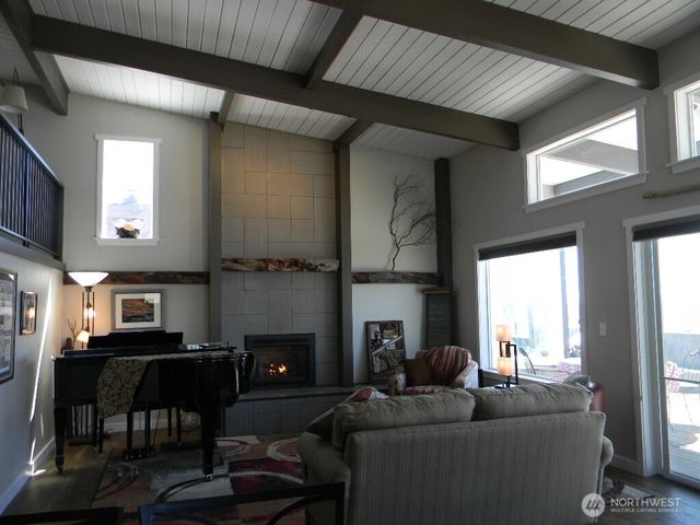 196 Lake Avenue, Freeland, WA 98249
