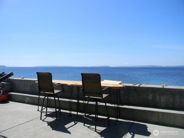 196 Lake Avenue, Freeland, WA 98249