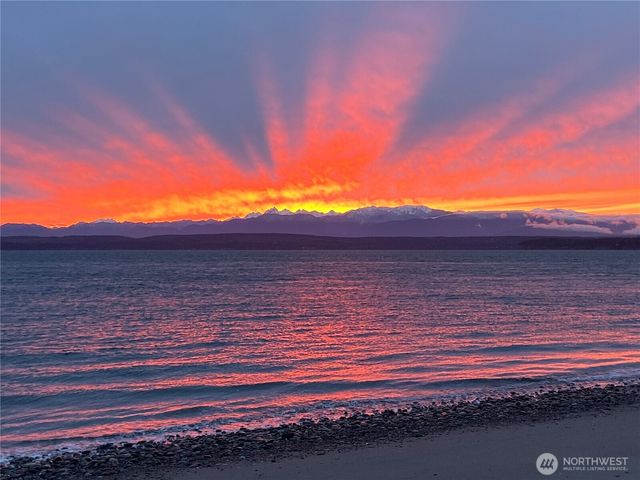 196 Lake Avenue, Freeland, WA 98249