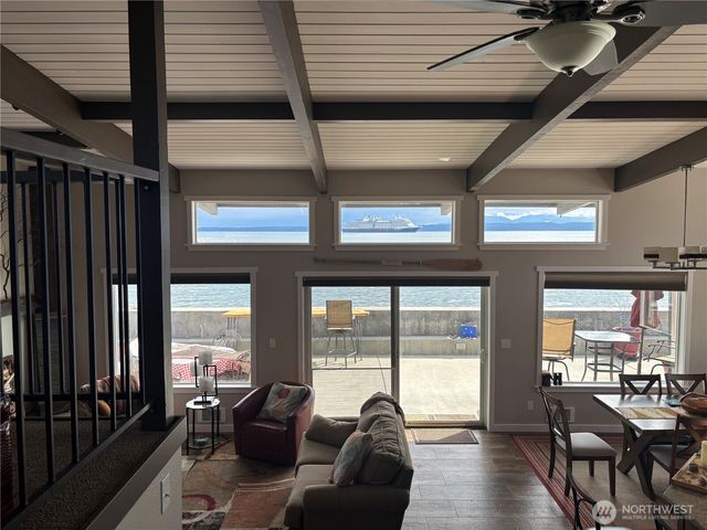 196 Lake Avenue, Freeland, WA 98249