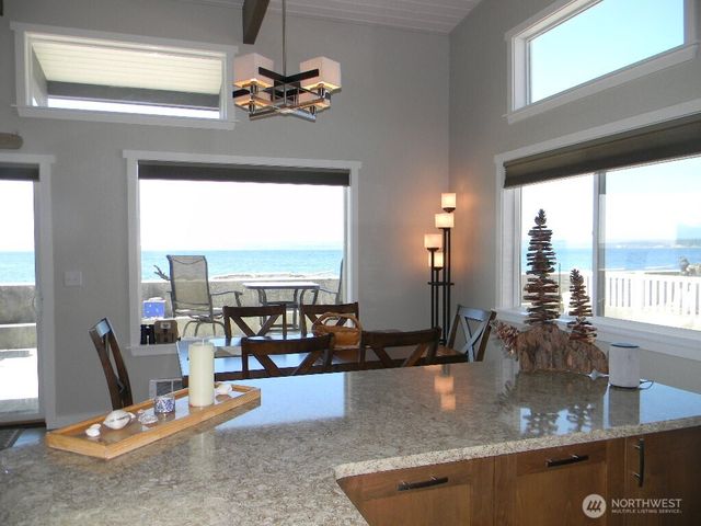 196 Lake Avenue, Freeland, WA 98249
