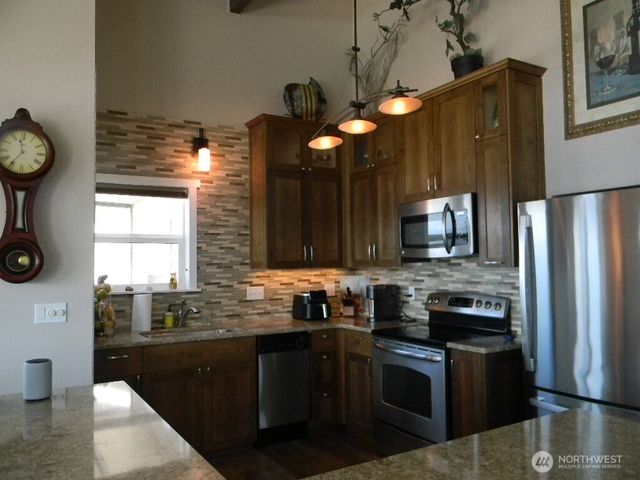 196 Lake Avenue, Freeland, WA 98249