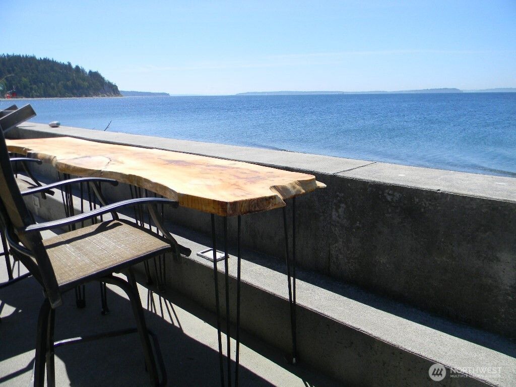196 Lake Avenue, Freeland, WA 98249