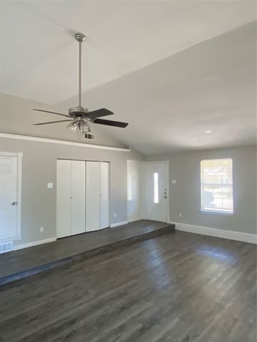 2516 Trinity Street, Irving, TX 75062