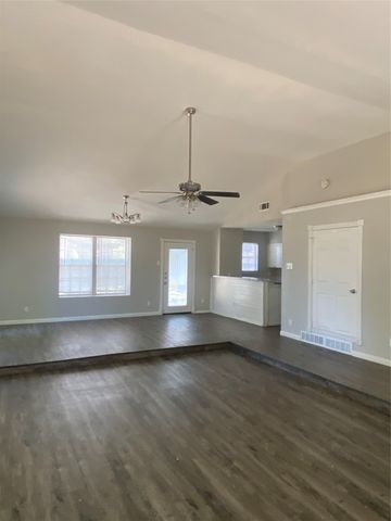 2516 Trinity Street, Irving, TX 75062
