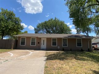 2516 Trinity Street, Irving, TX 75062