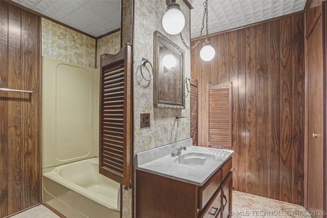 1231 S Gary Place, Tulsa, OK 74104