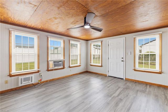 1005 Sean DR, Chesapeake, VA 23323