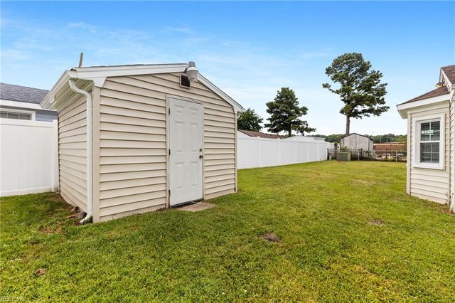1005 Sean DR, Chesapeake, VA 23323
