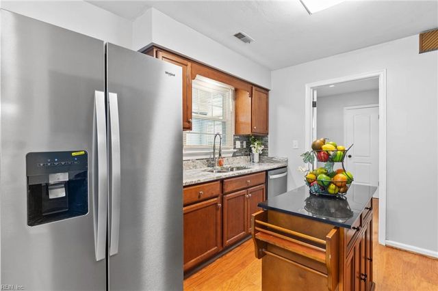 1005 Sean DR, Chesapeake, VA 23323
