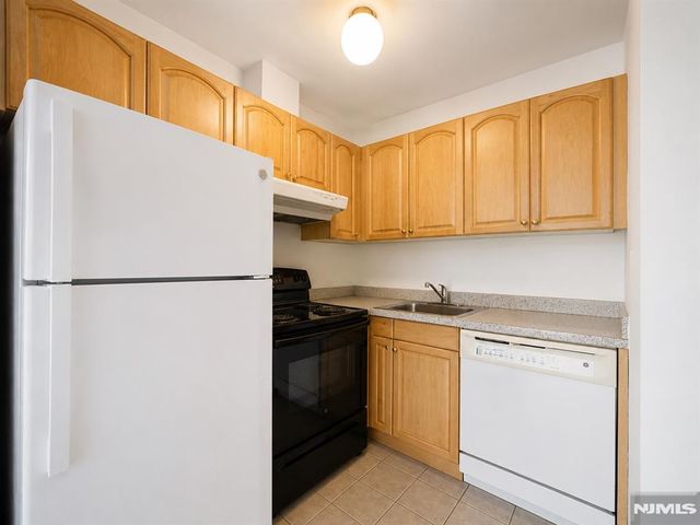 245 Anderson Street 4C, Hackensack, NJ 07601