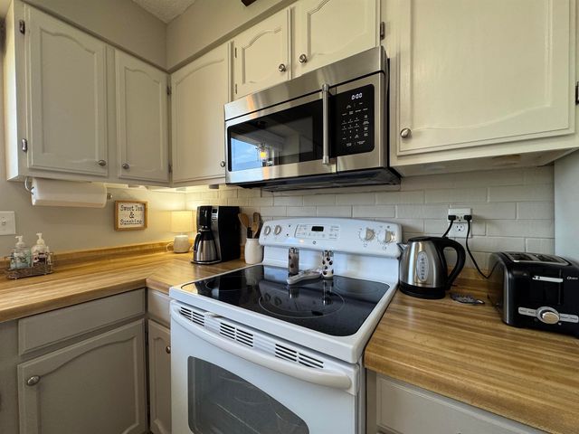 1417 Sunset Blvd, Minot, ND 58703