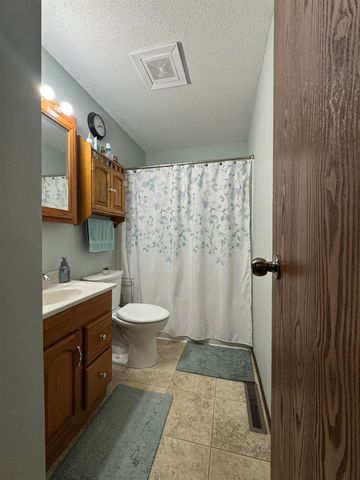1417 Sunset Blvd, Minot, ND 58703
