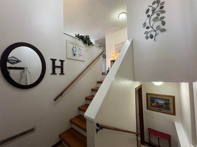 1417 Sunset Blvd, Minot, ND 58703