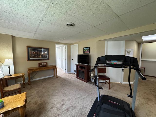 1417 Sunset Blvd, Minot, ND 58703