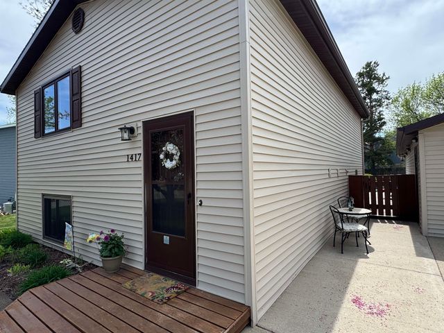 1417 Sunset Blvd, Minot, ND 58703