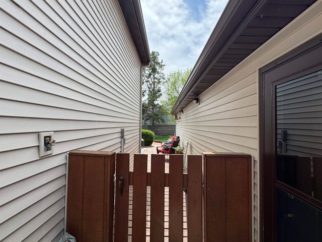 1417 Sunset Blvd, Minot, ND 58703