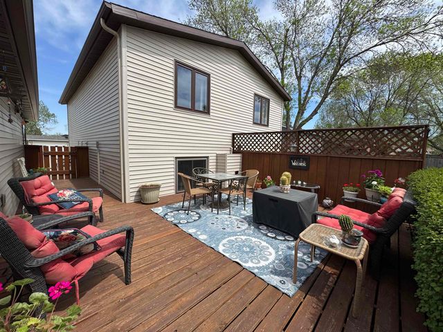 1417 Sunset Blvd, Minot, ND 58703