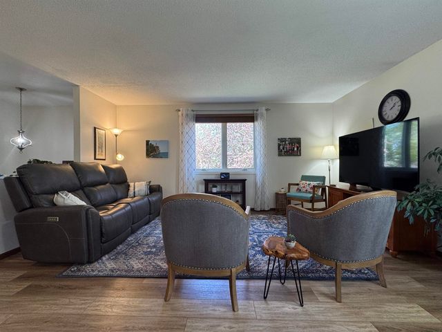 1417 Sunset Blvd, Minot, ND 58703