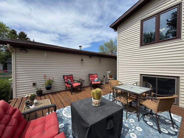 1417 Sunset Blvd, Minot, ND 58703