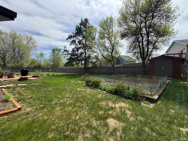 1417 Sunset Blvd, Minot, ND 58703