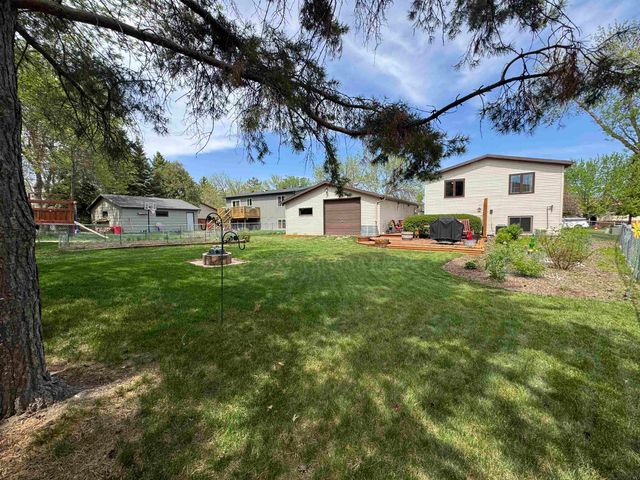 1417 Sunset Blvd, Minot, ND 58703