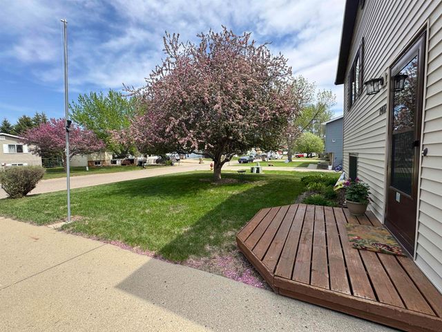1417 Sunset Blvd, Minot, ND 58703