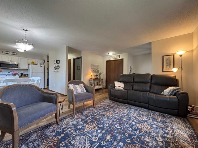 1417 Sunset Blvd, Minot, ND 58703