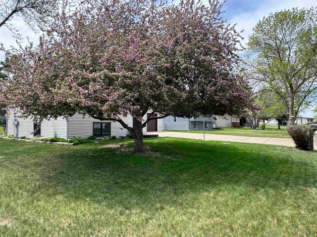 1417 Sunset Blvd, Minot, ND 58703