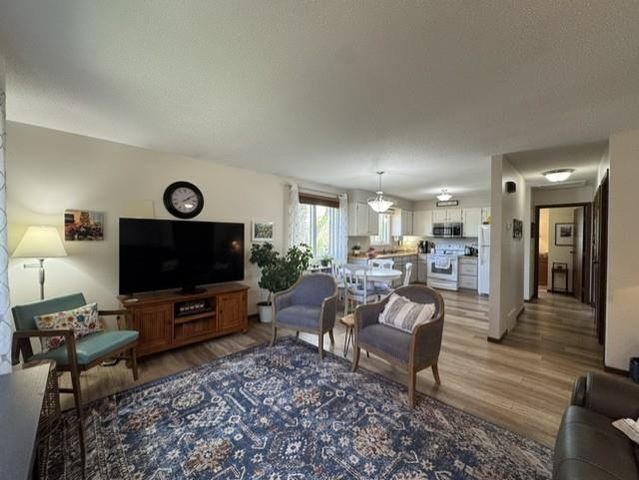 1417 Sunset Blvd, Minot, ND 58703