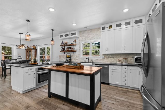 1330 S Curtis Avenue, Pea Ridge, AR 72751