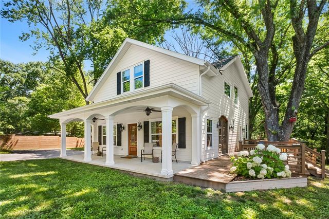 1330 S Curtis Avenue, Pea Ridge, AR 72751