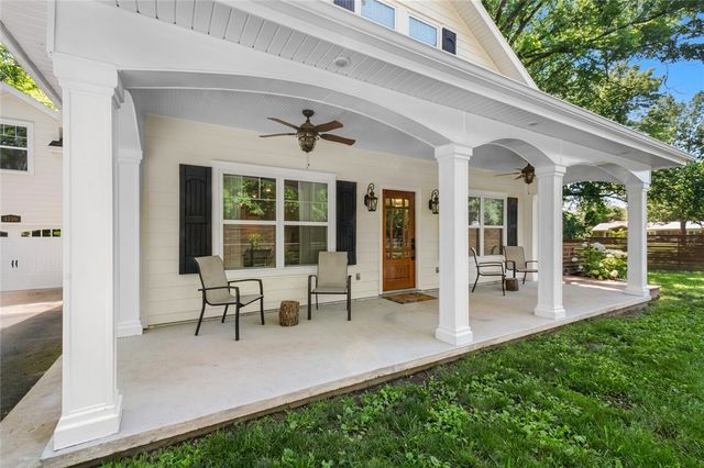 1330 S Curtis Avenue, Pea Ridge, AR 72751