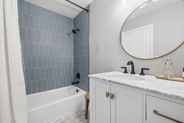 2224 Beaumont Court, Aurora, IL 60502