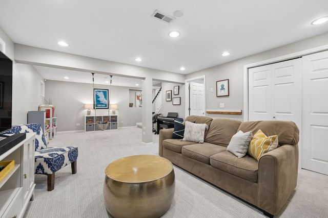 2224 Beaumont Court, Aurora, IL 60502