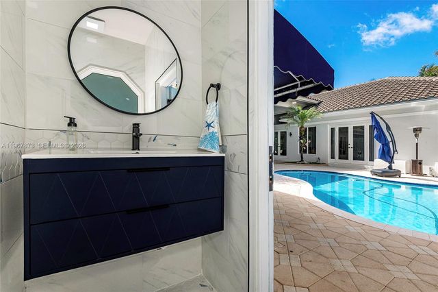 622 E Enclave Cir E, Pembroke Pines, FL 33027