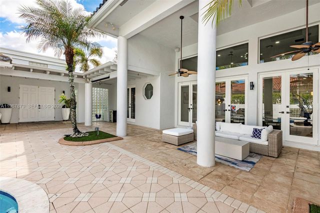 622 E Enclave Cir E, Pembroke Pines, FL 33027