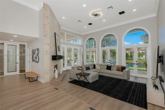 622 E Enclave Cir E, Pembroke Pines, FL 33027