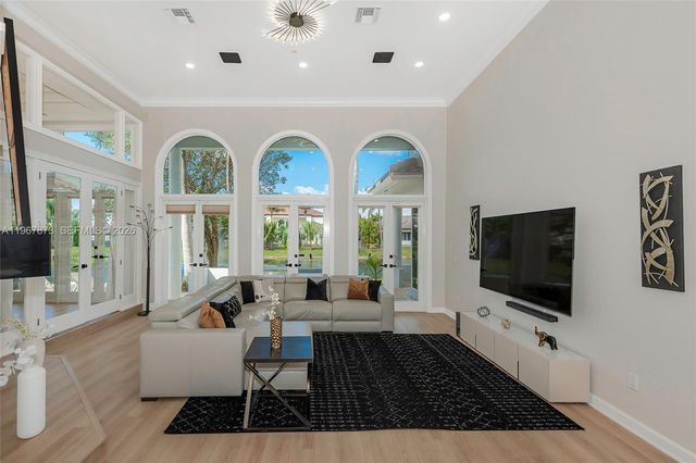 622 E Enclave Cir E, Pembroke Pines, FL 33027