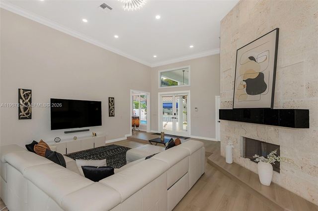 622 E Enclave Cir E, Pembroke Pines, FL 33027