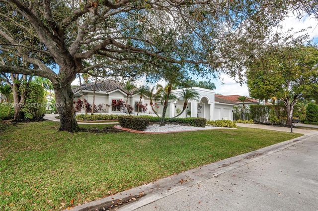 622 E Enclave Cir E, Pembroke Pines, FL 33027